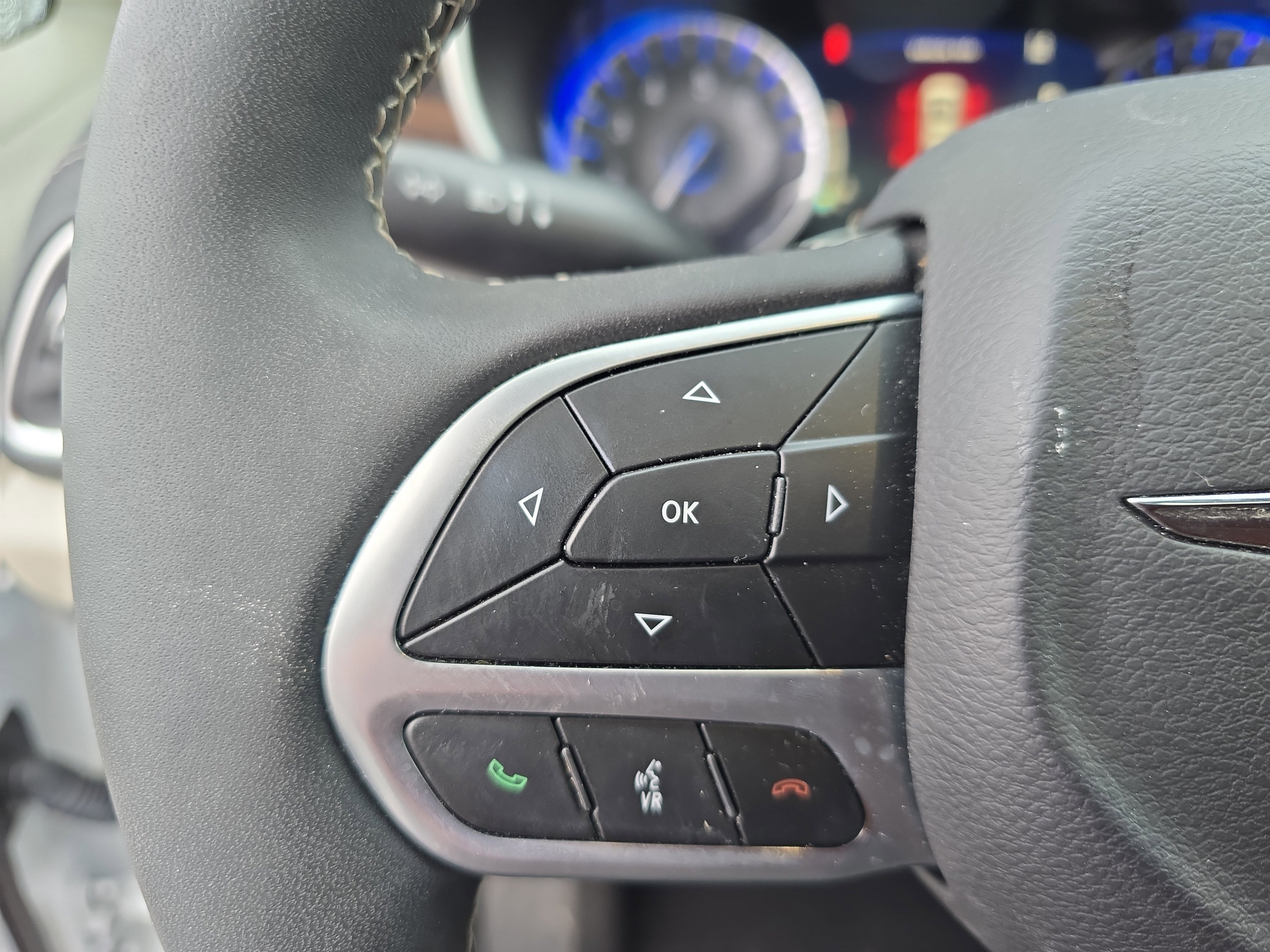 Used 2024 Chrysler Pacifica Limited image 22