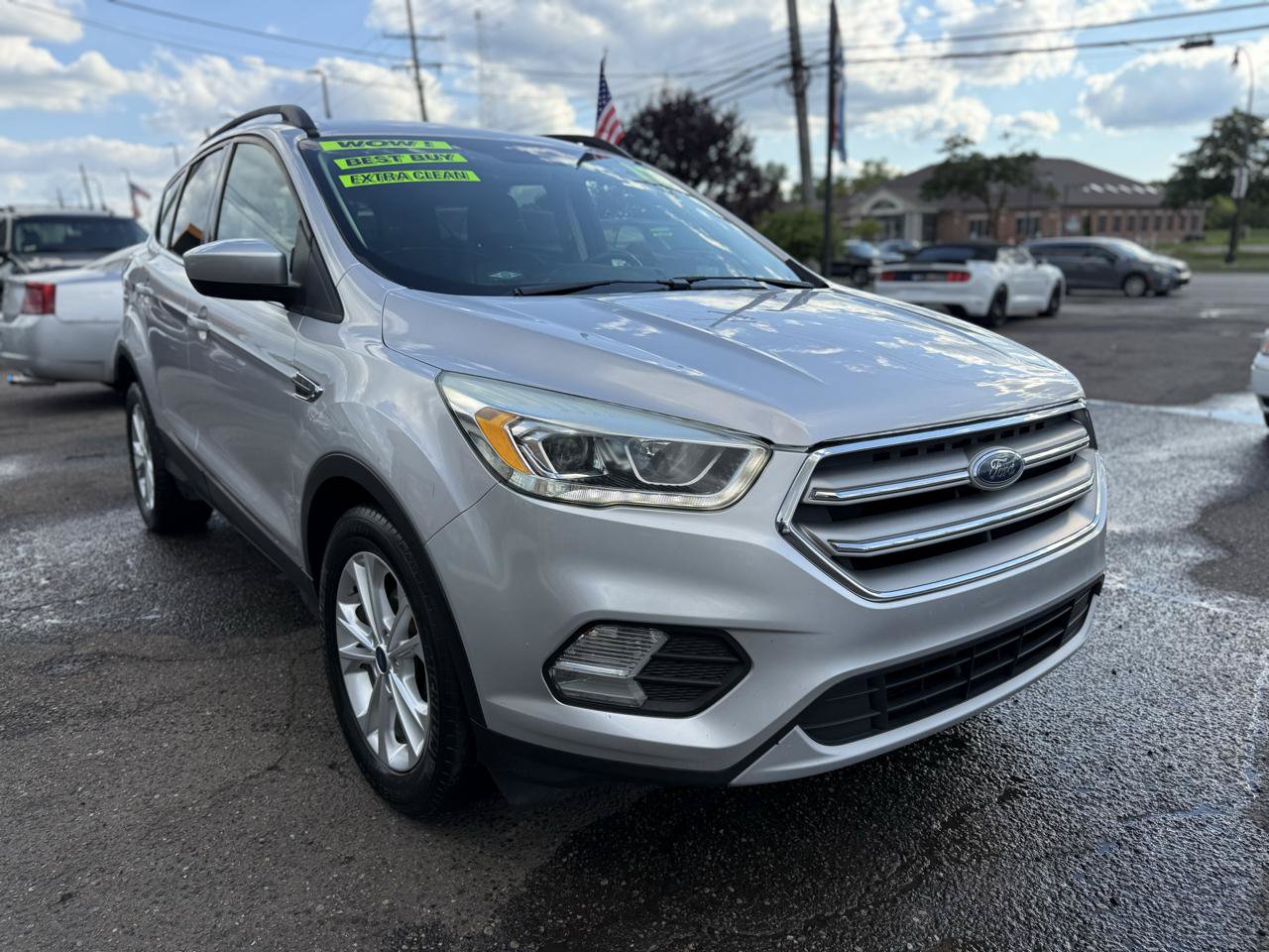 Used 2017 Ford Escape SE w/ SE Leather Comfort Package FWD image 4