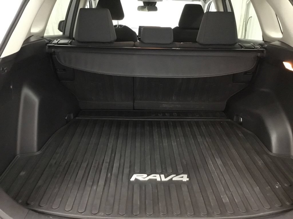 Used 2019 Toyota RAV4 LE w/ All Weather Liner Package AWD/4WD image 15