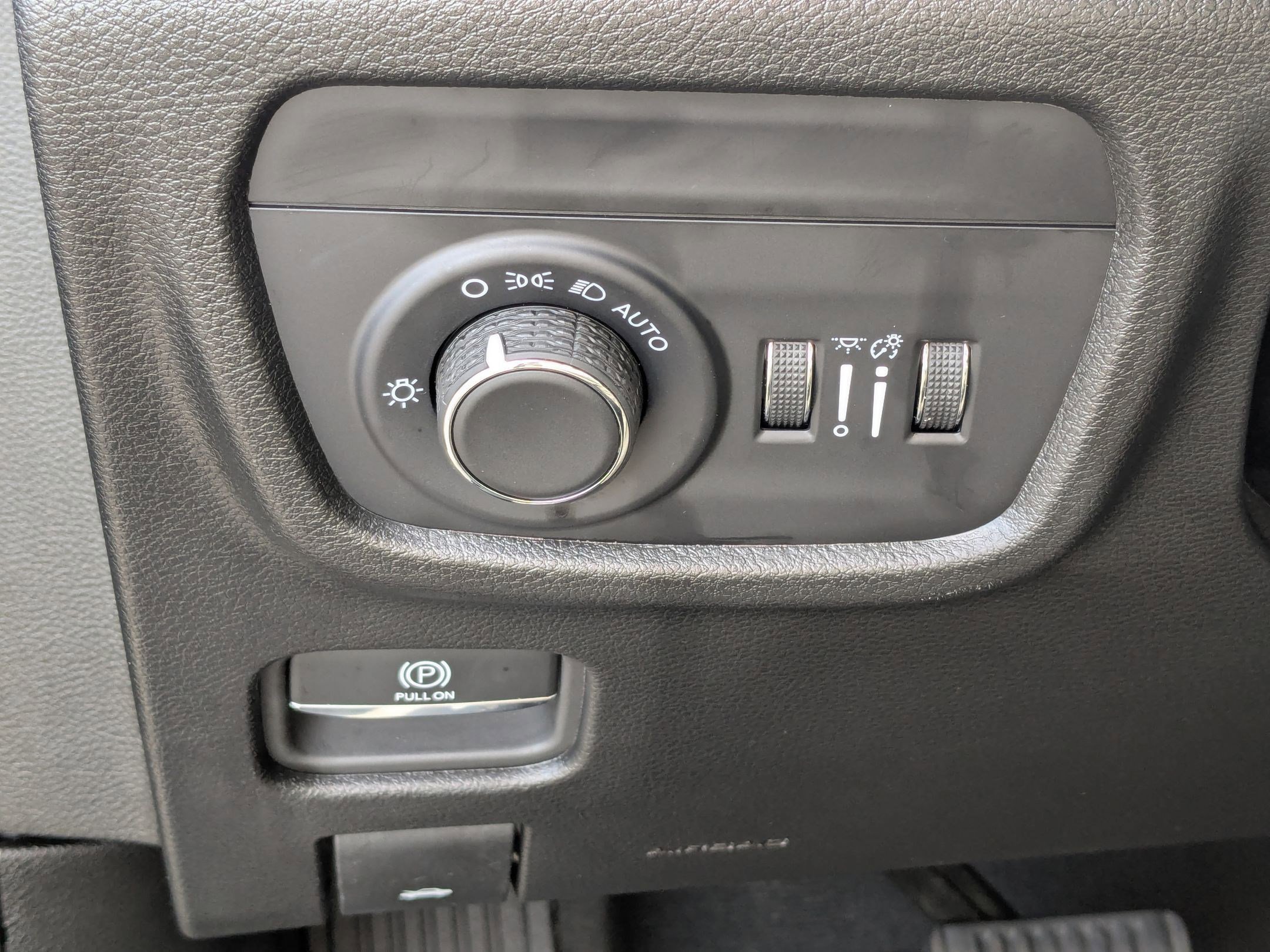 Certified 2025 Jeep Grand Cherokee L Laredo image 15