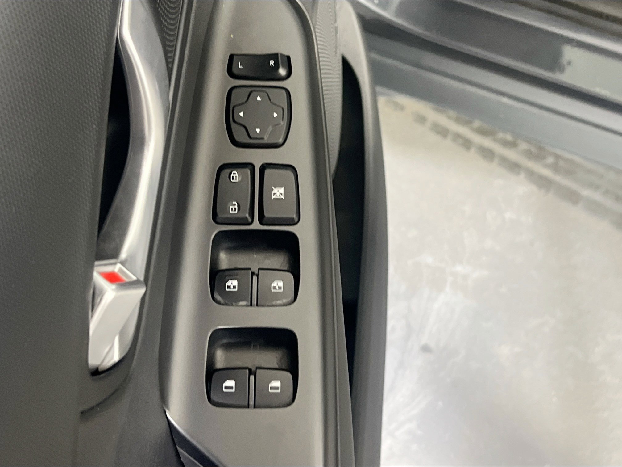Used 2022 Hyundai Kona Limited w/ Cargo Package image 18
