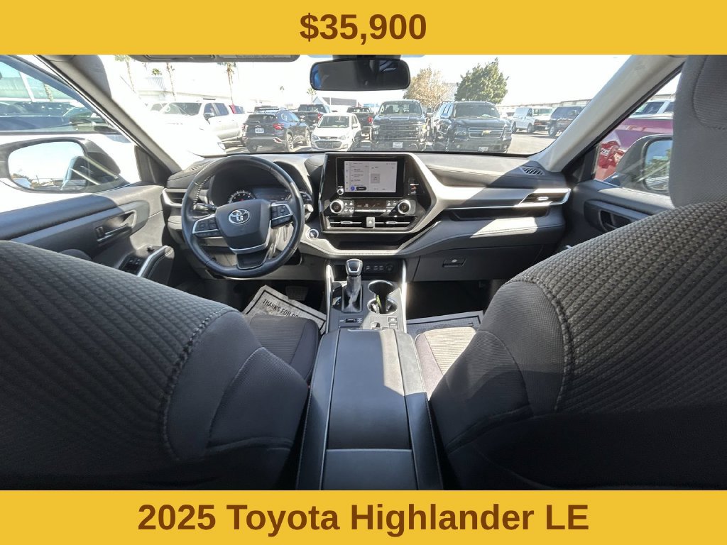 Used 2025 Toyota Highlander LE AWD/4WD image 2