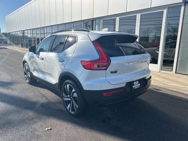 Certified 2025 Volvo XC40 B5 Plus AWD/4WD image 3