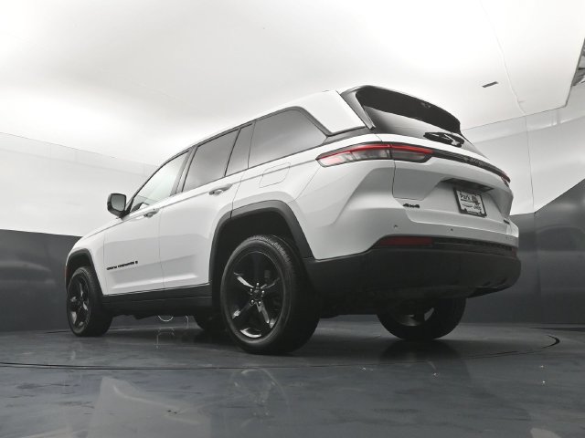 Used 2023 Jeep Grand Cherokee Limited w/ Luxury Tech Group II AWD/4WD image 22