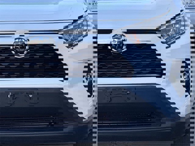 Used 2020 Toyota RAV4 XLE Premium image 9