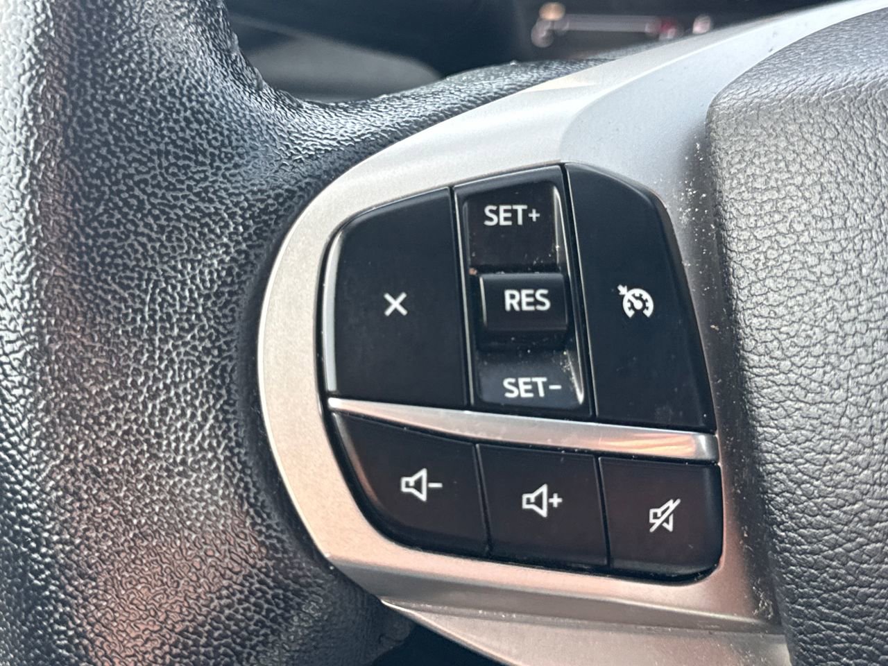 Used 2021 Ford Explorer XLT AWD/4WD image 28