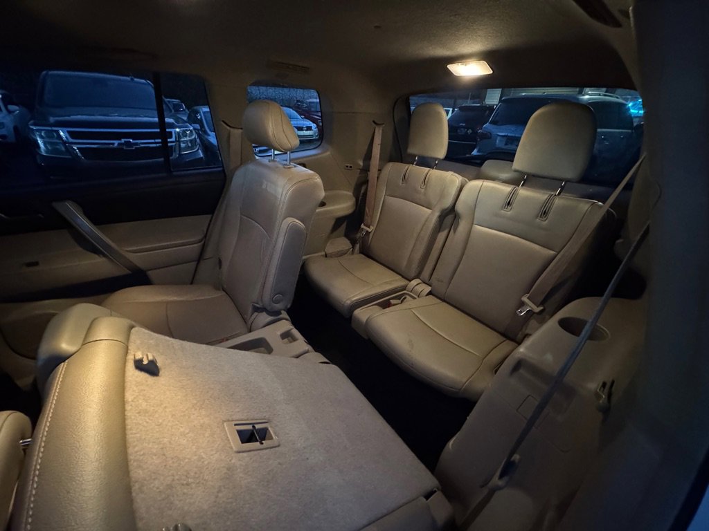 Used 2012 Toyota Highlander SE w/ Tow Pkg image 12