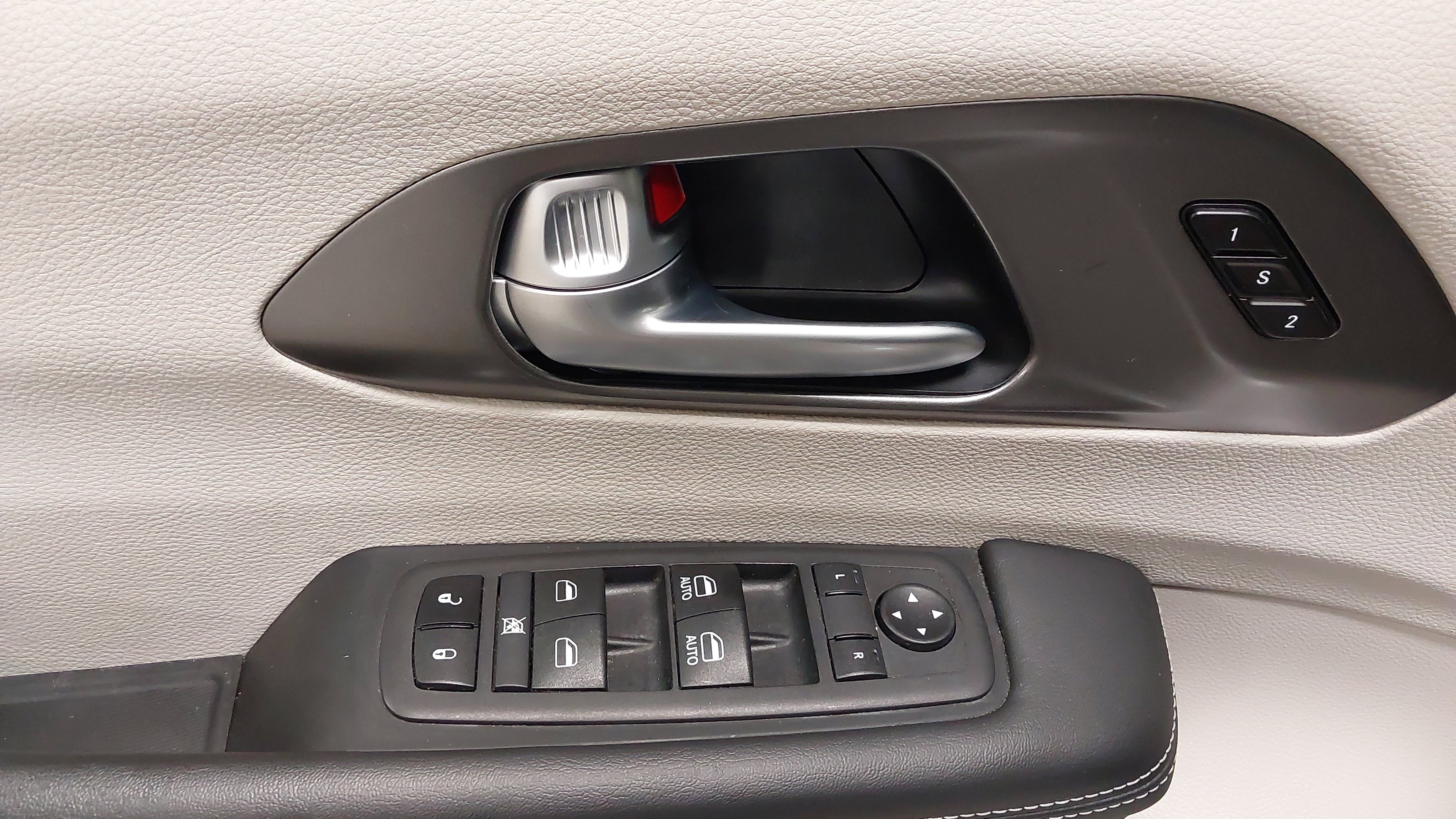 Used 2024 Chrysler Pacifica Touring-L FWD image 25