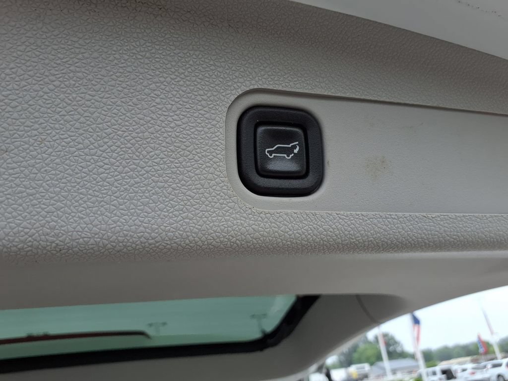 Used 2013 Chevrolet Tahoe LT w/ Luxury Package AWD/4WD image 21