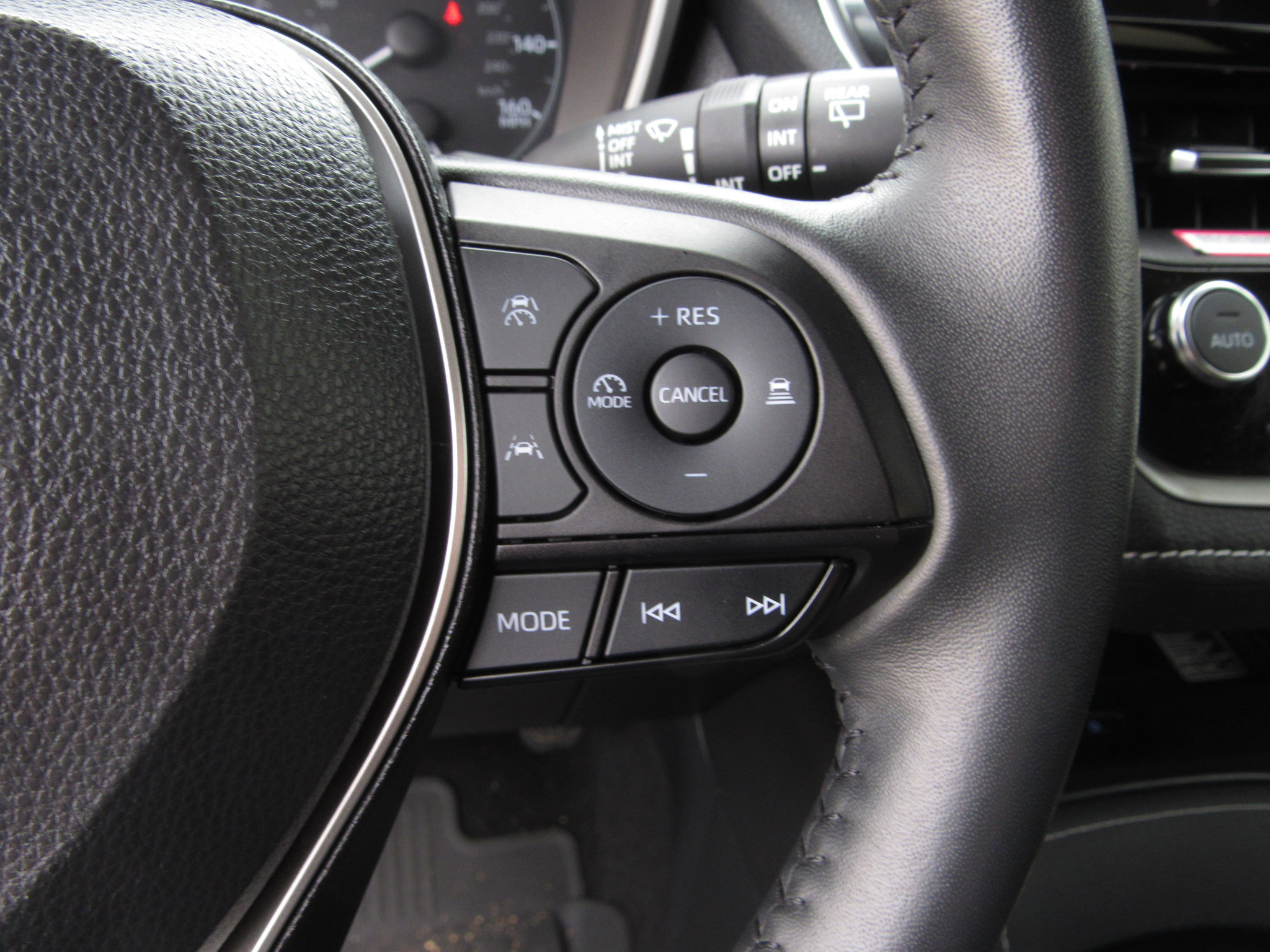 Used 2025 Toyota Corolla SE w/ SE Package image 23