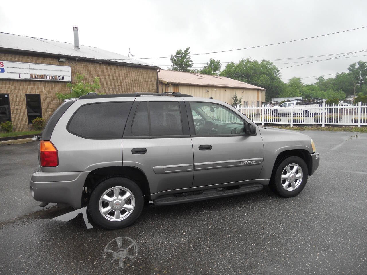 Used 2005 GMC Envoy SLE AWD/4WD image 4