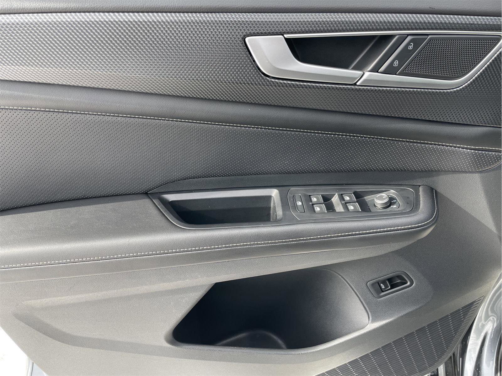 Used 2024 Volkswagen Atlas Cross Sport SEL R-Line image 23