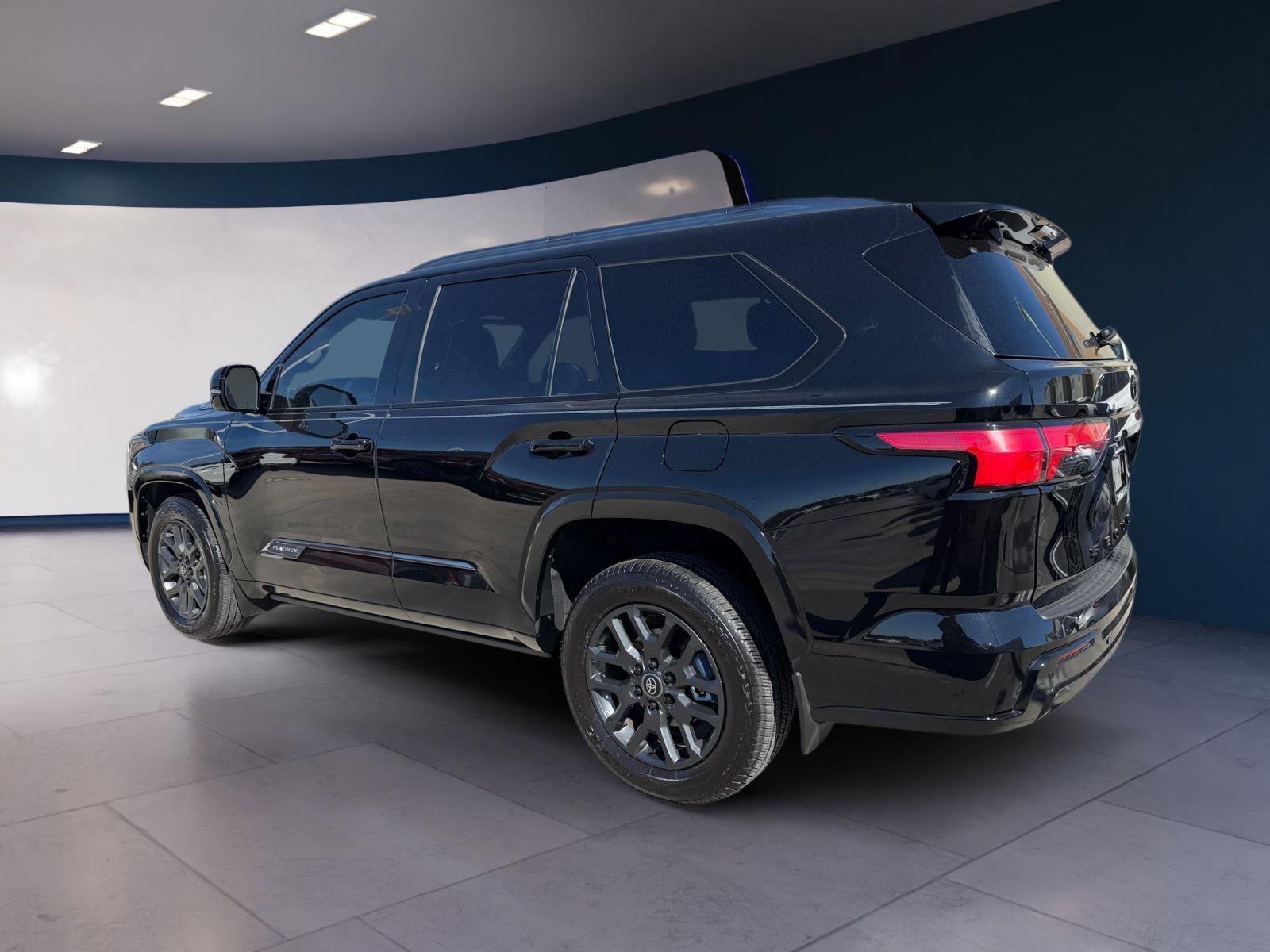 Used 2025 Toyota Sequoia Platinum image 3