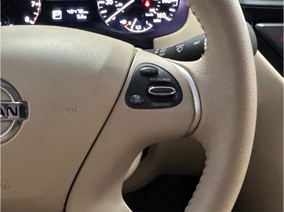 Used 2014 Nissan Pathfinder SV image 14