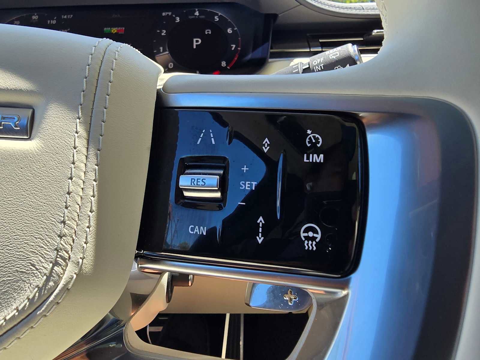 New 2025 Land Rover Range Rover SE image 32
