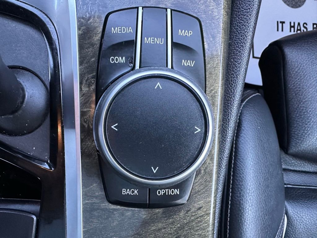 Used 2020 BMW 530i xDrive w/ Premium Package image 18