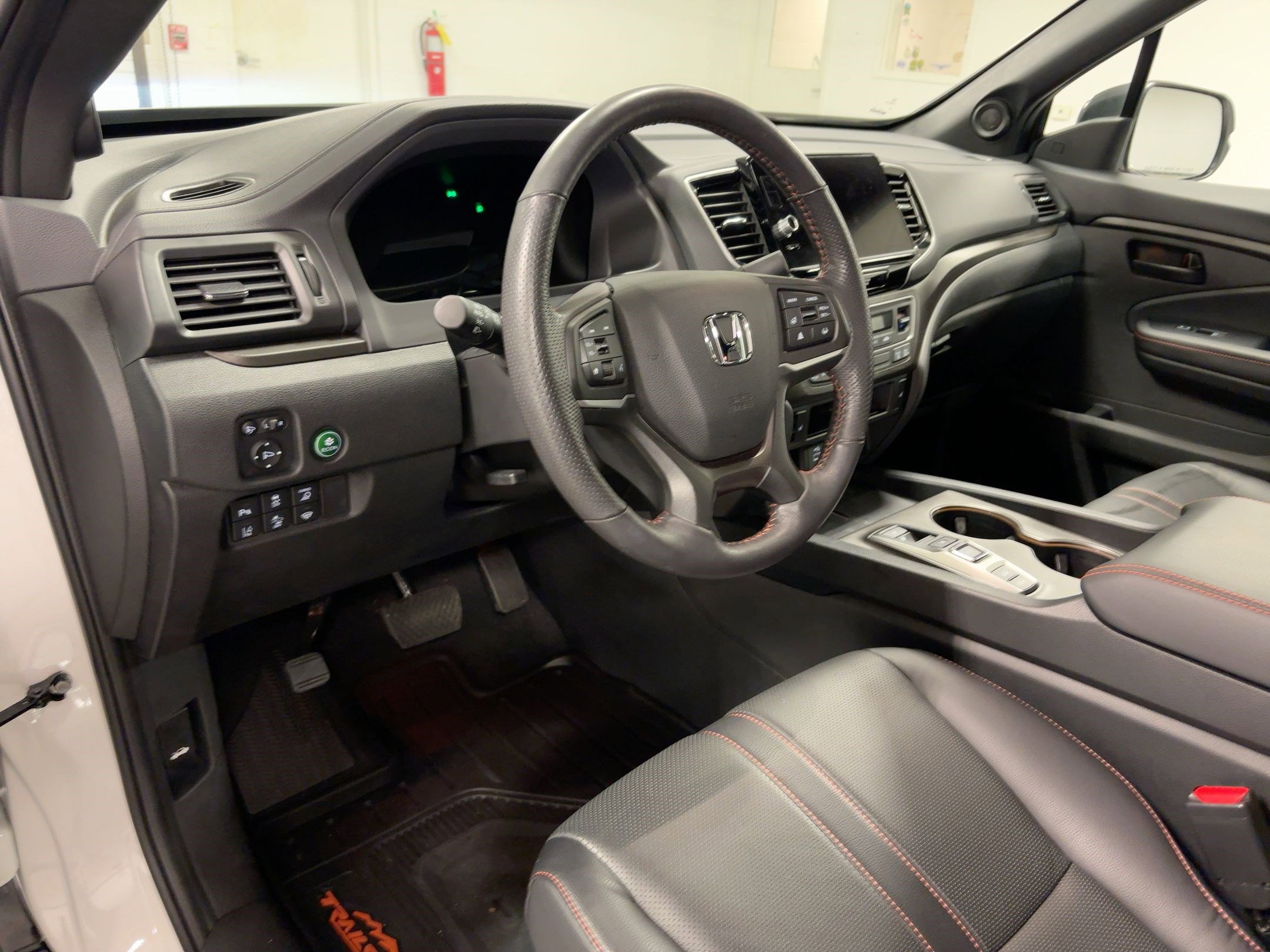 Used 2025 Honda Ridgeline TrailSport image 3