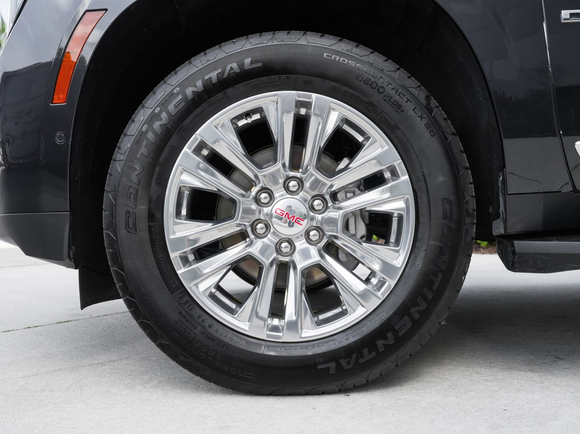 Used 2025 GMC Yukon Denali RWD image 29