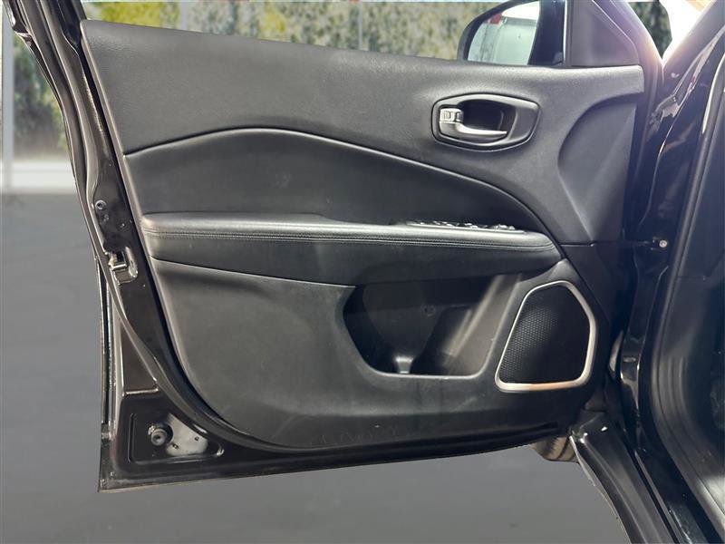 Used 2018 Jeep Compass Latitude image 17