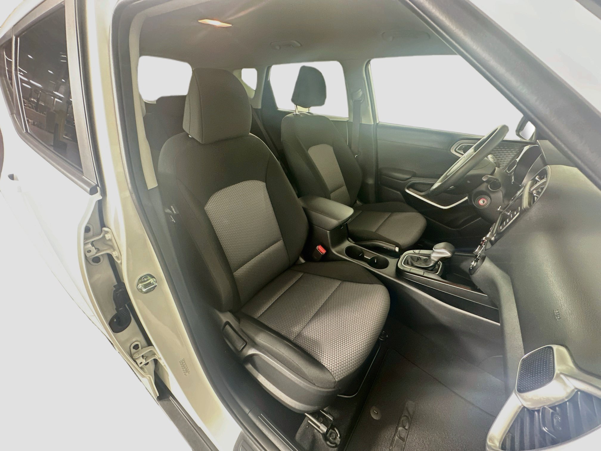 Used 2025 Kia Soul LX w/ LX Technology Package FWD image 30