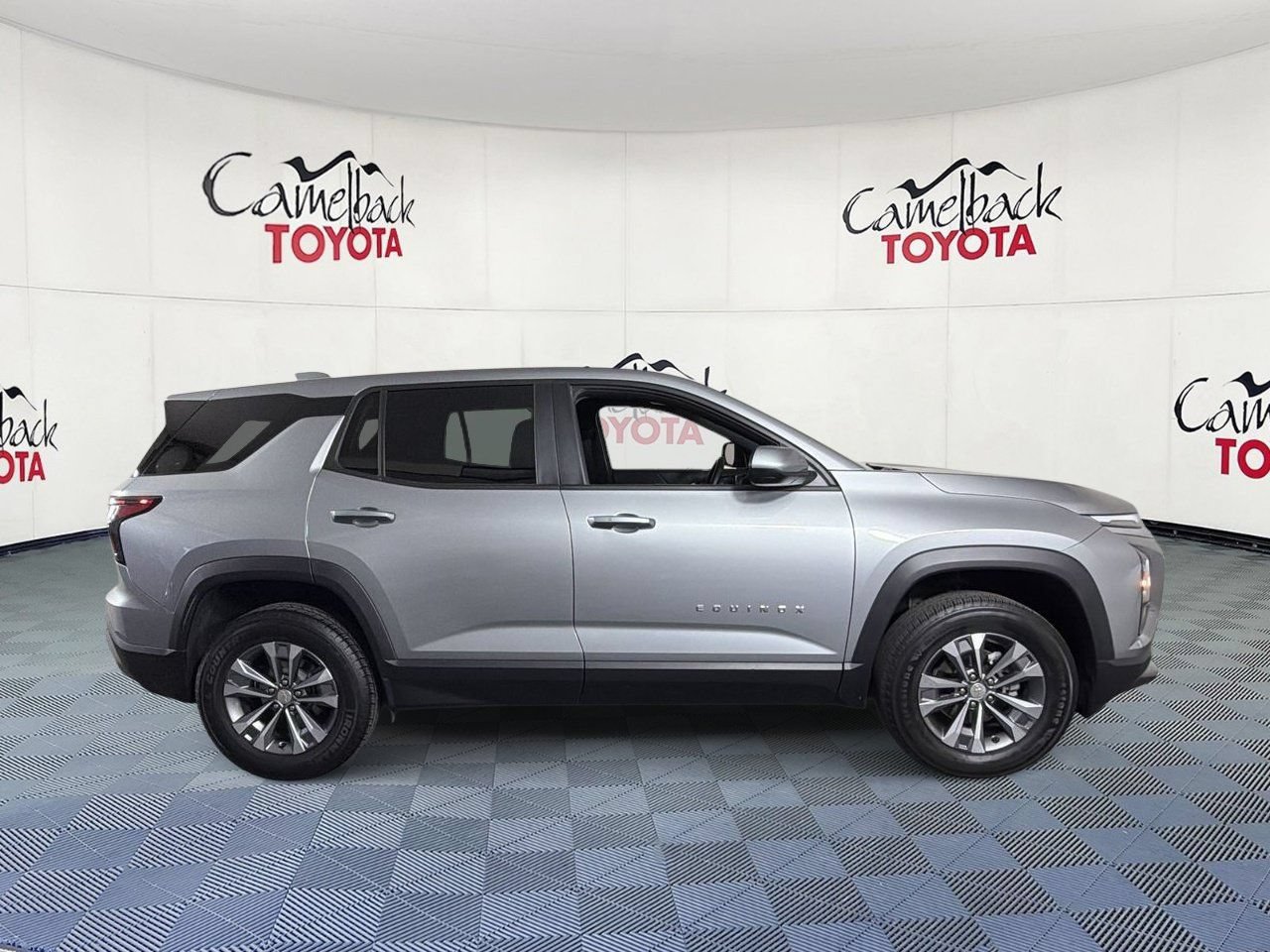 Used 2025 Chevrolet Equinox LT FWD image 8
