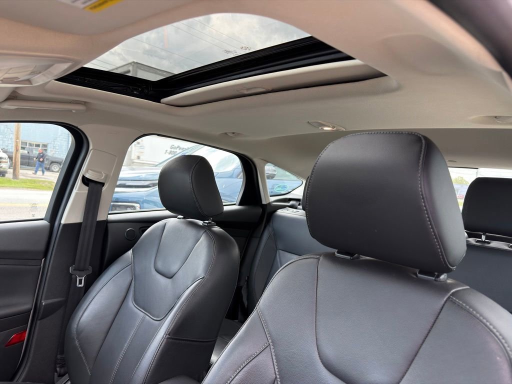Used 2017 Ford Focus Titanium FWD image 3
