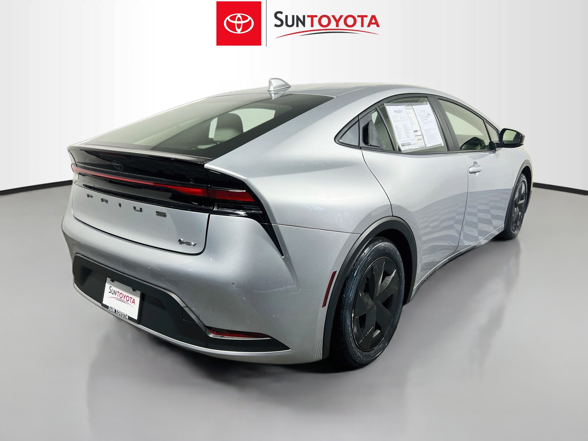 Used 2024 Toyota Prius LE FWD image 4