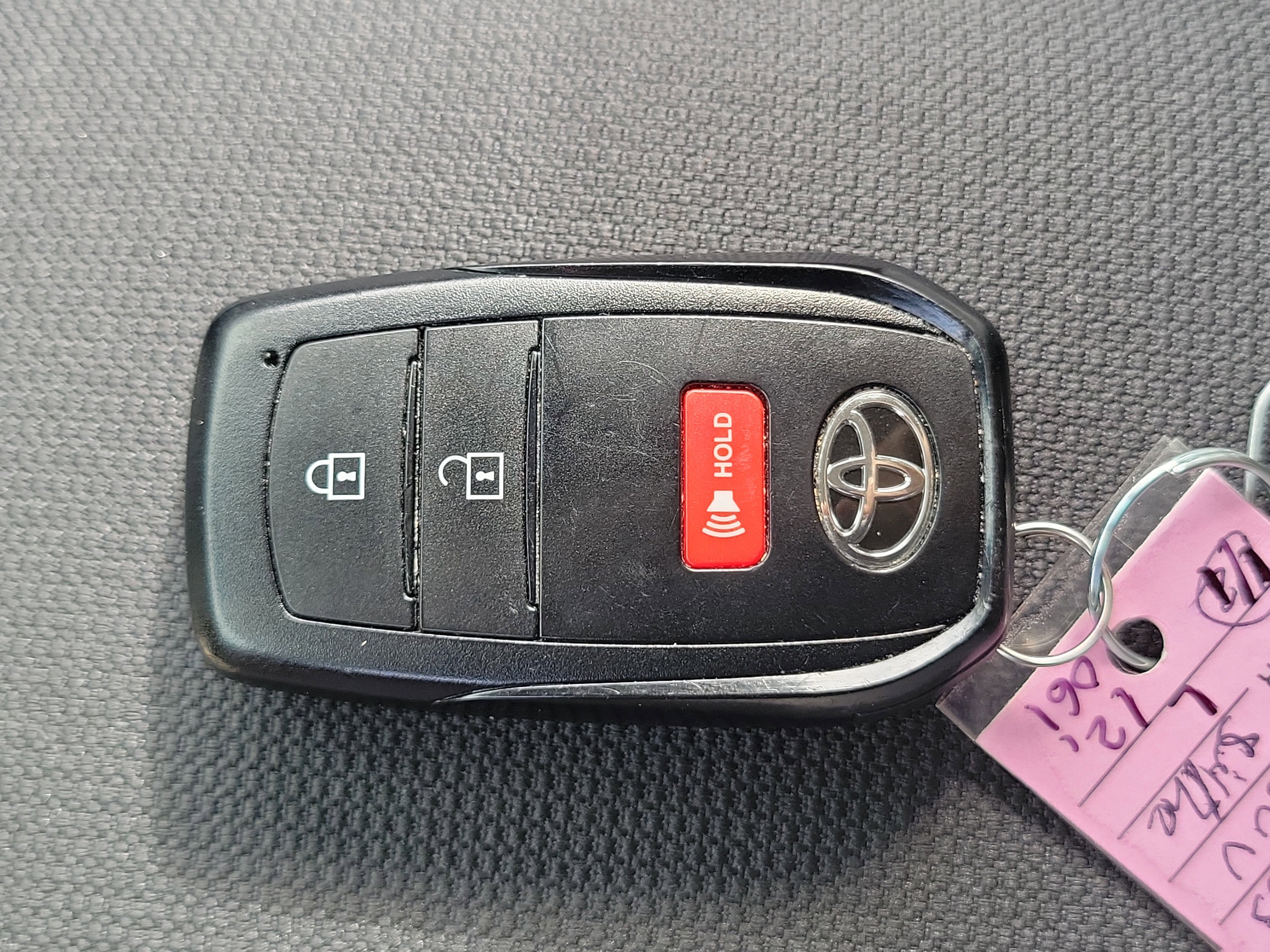 Used 2025 Toyota Corolla Cross LE image 32