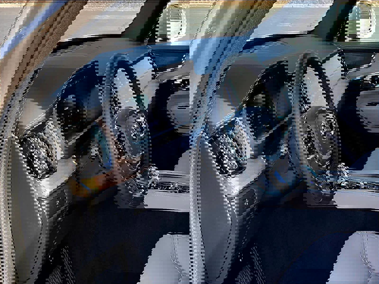 Used 2026 Volvo XC90 B5 Plus image 17