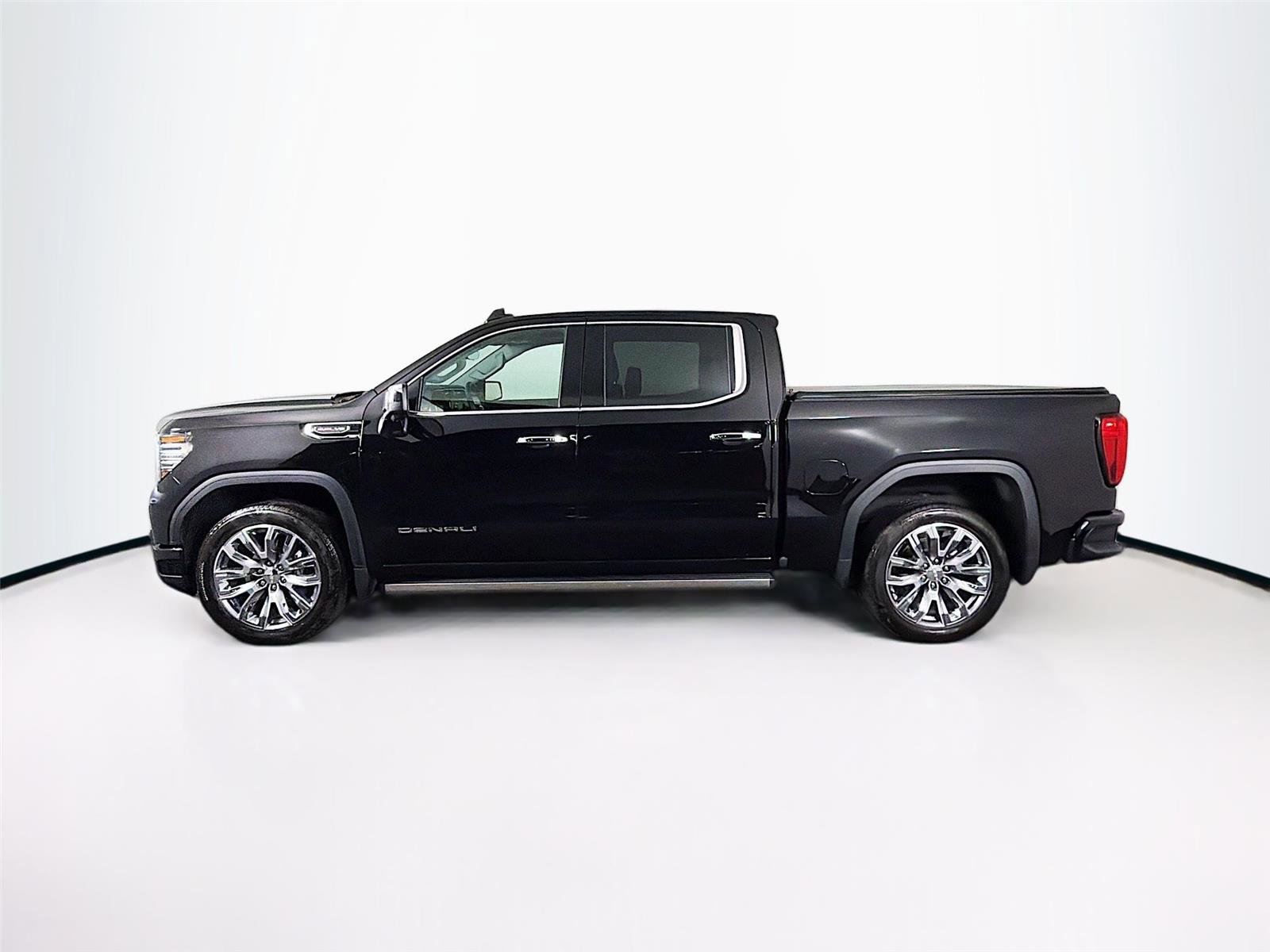 Used 2025 GMC Sierra 1500 Denali w/ Denali Reserve Package AWD/4WD image 4