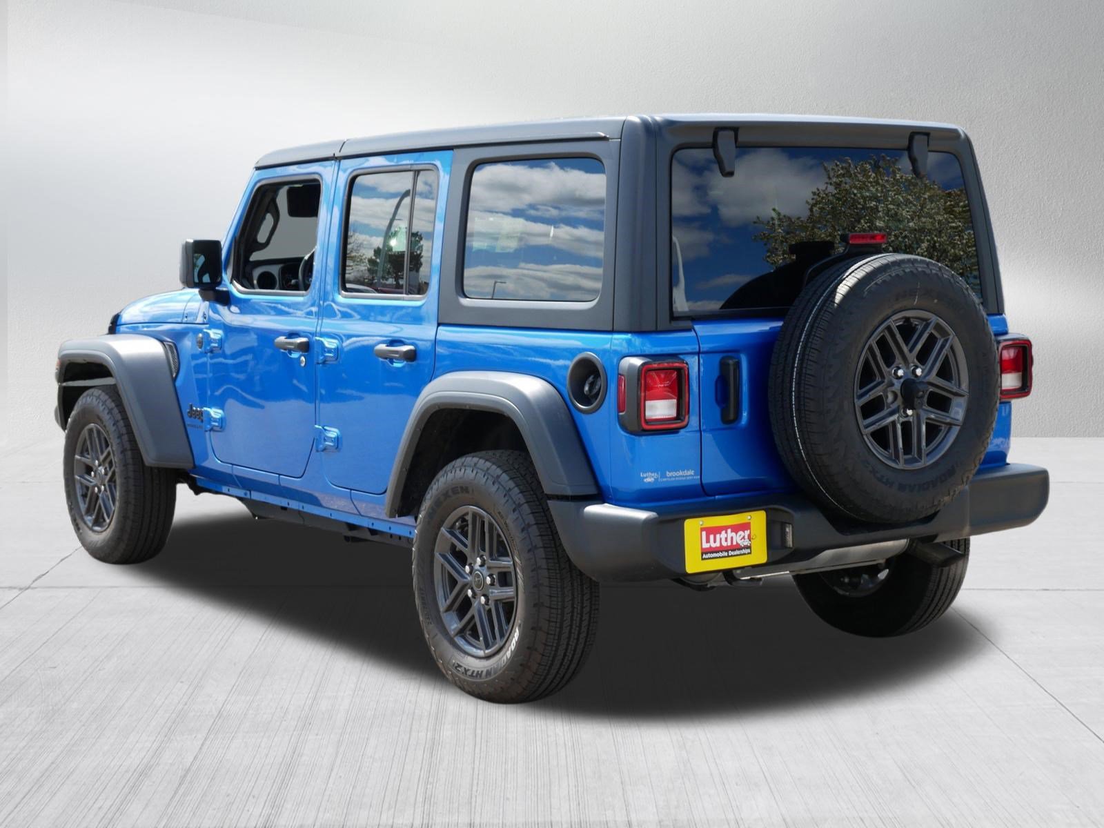 Used 2024 Jeep Wrangler Unlimited Sport AWD/4WD image 5