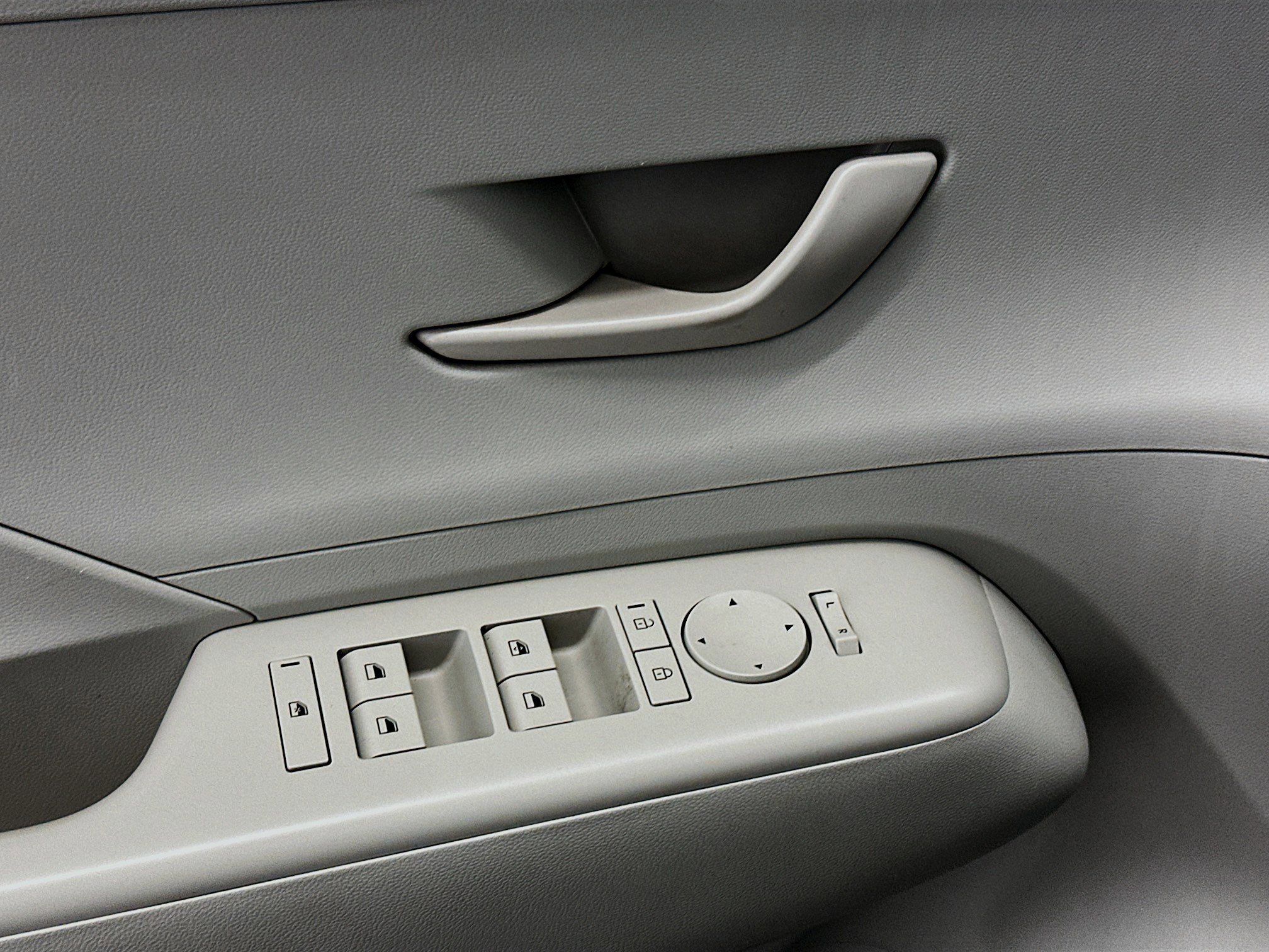 Used 2025 Hyundai Kona SEL image 15