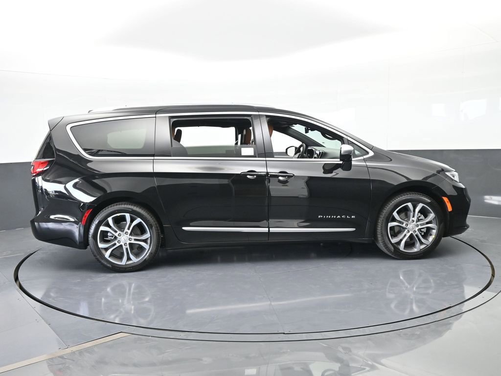 New 2026 Chrysler Pacifica Pinnacle image 7