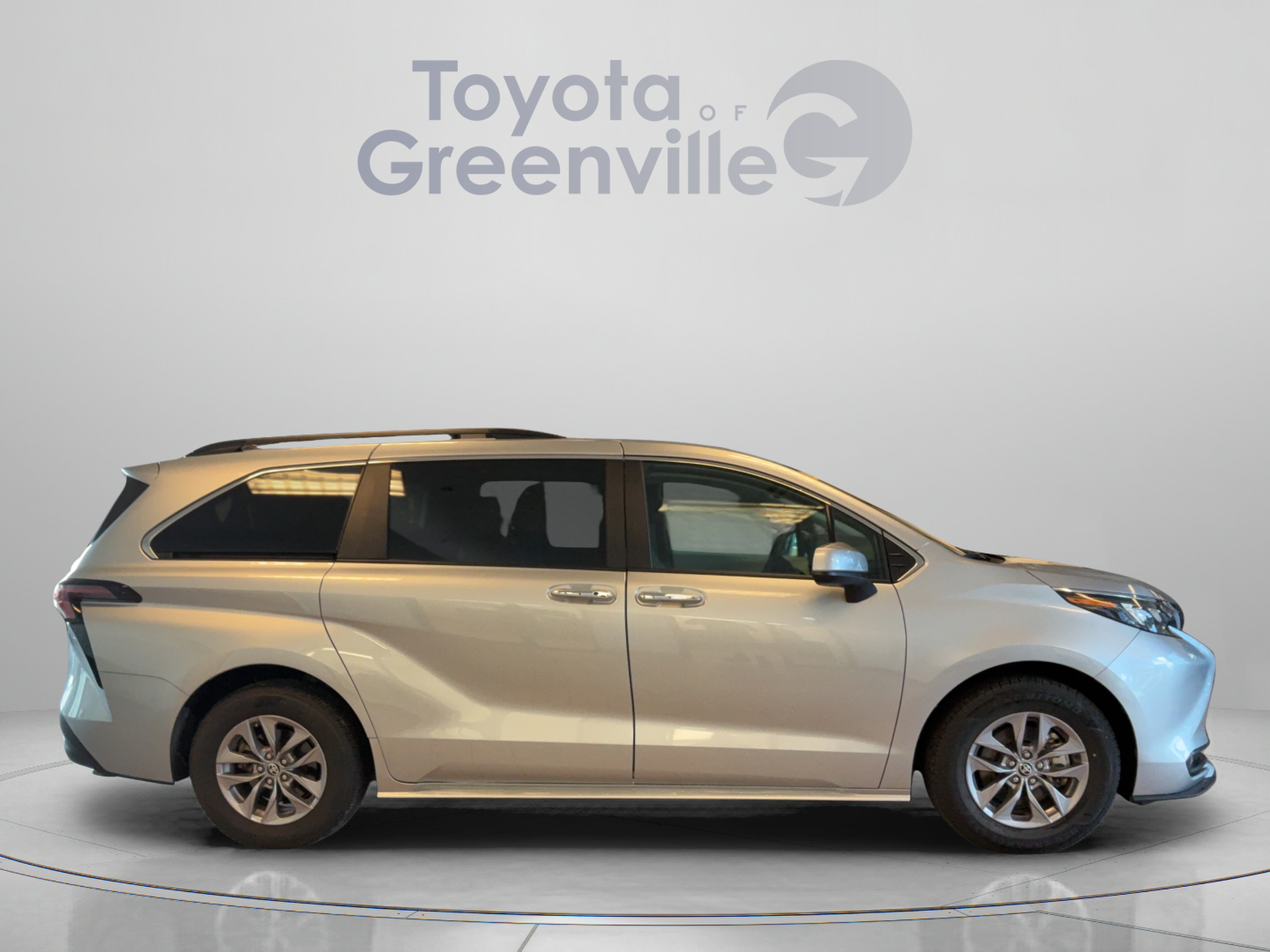 Certified 2025 Toyota Sienna XLE FWD image 7