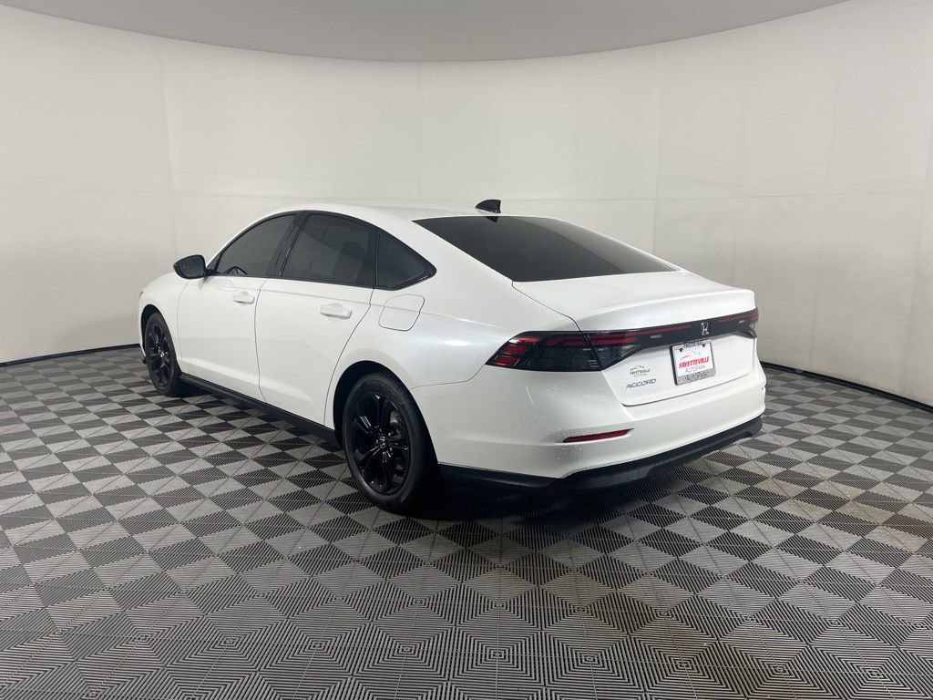 Certified 2025 Honda Accord SE image 3