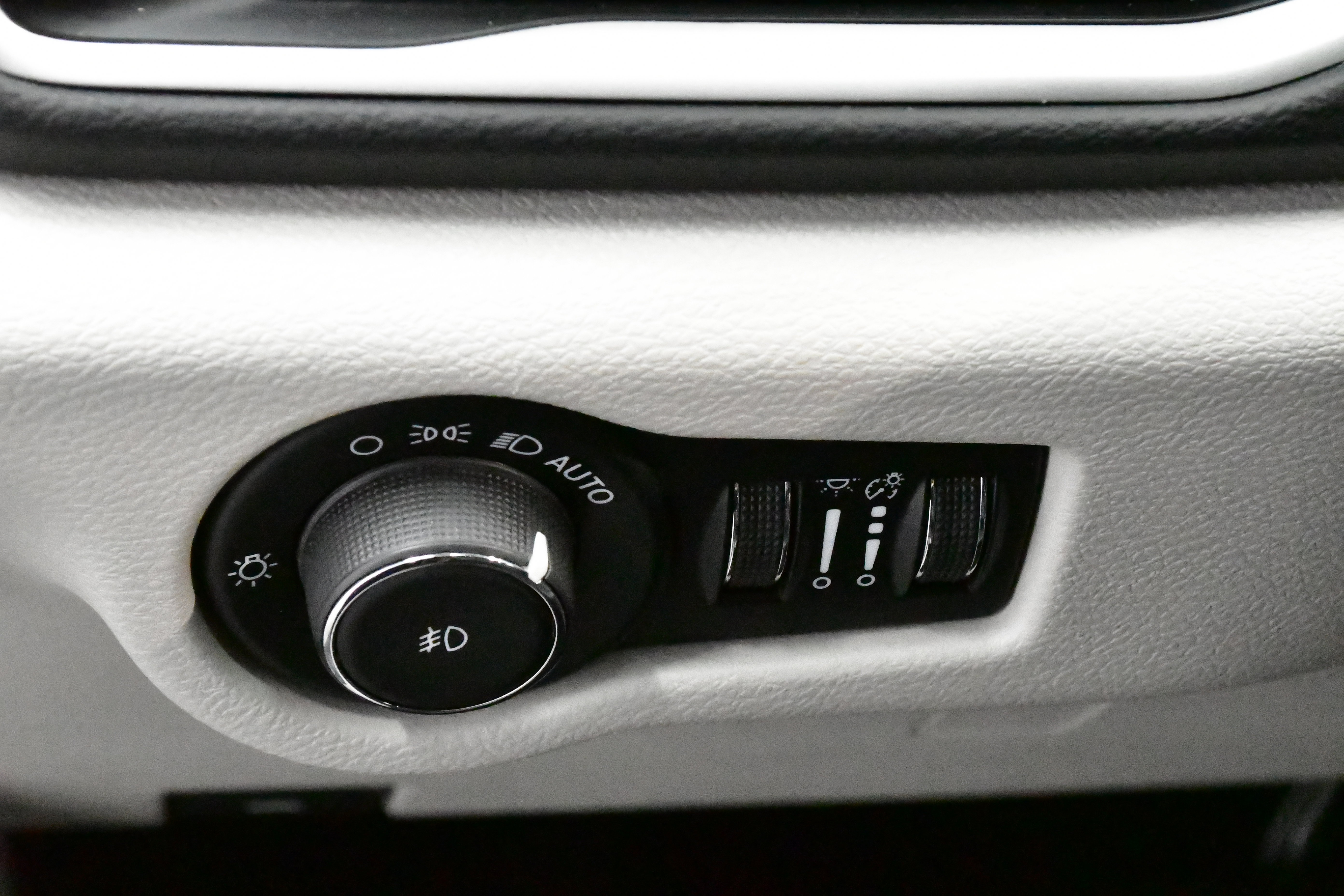 Used 2023 Chrysler Pacifica Limited image 29