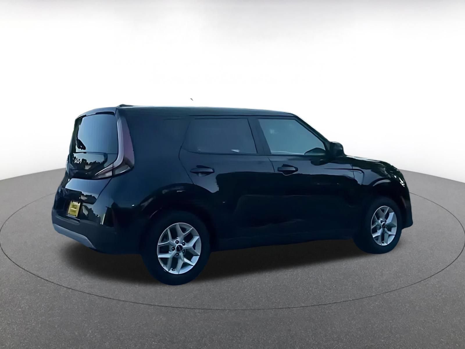 Used 2025 Kia Soul LX w/ LX Technology Package FWD image 13