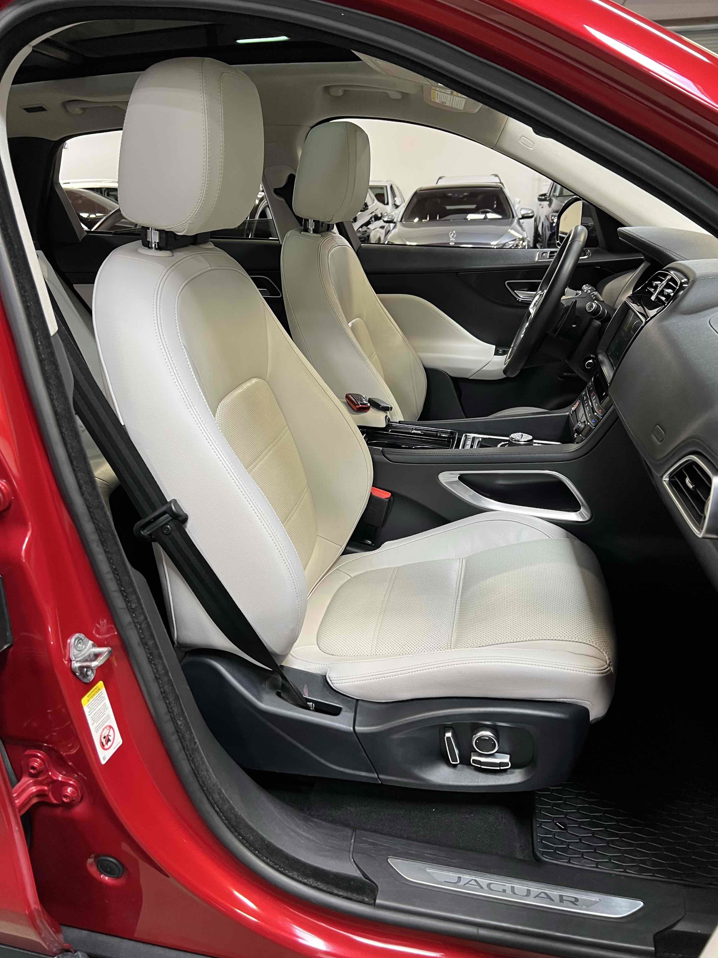 Used 2019 Jaguar F-PACE Prestige image 35