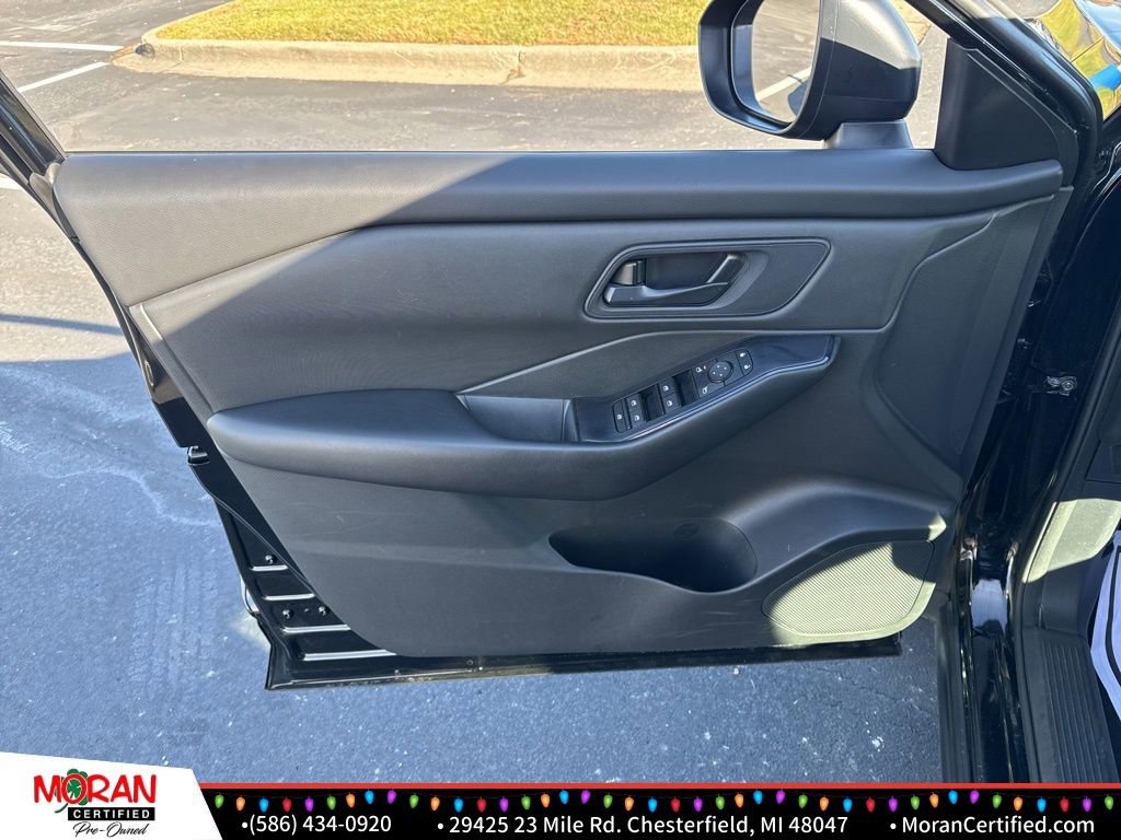 Used 2024 Nissan Rogue S image 9