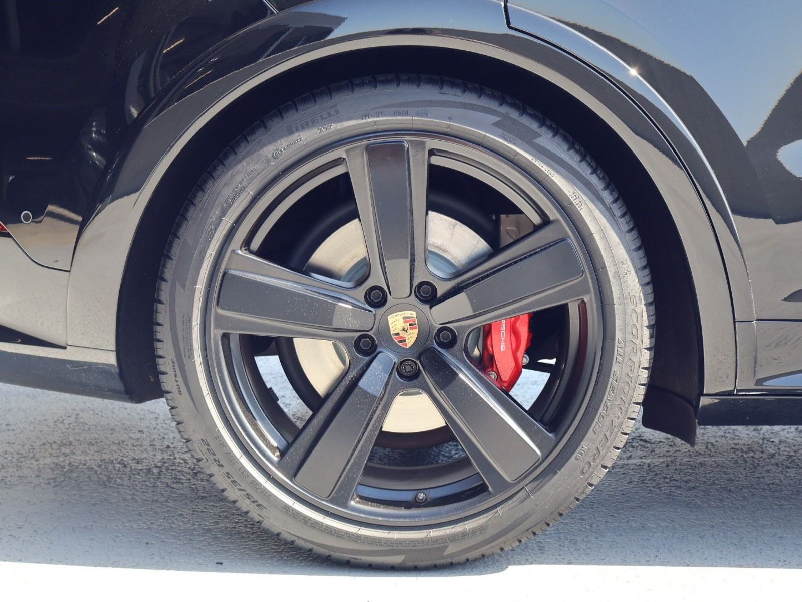 Certified 2025 Porsche Cayenne GTS AWD/4WD image 27