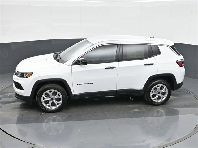 Used 2025 Jeep Compass Sport image 35