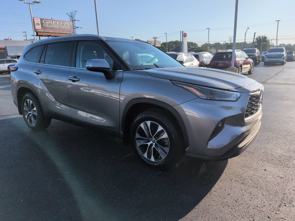 Certified 2025 Toyota Highlander XLE AWD/4WD image 7