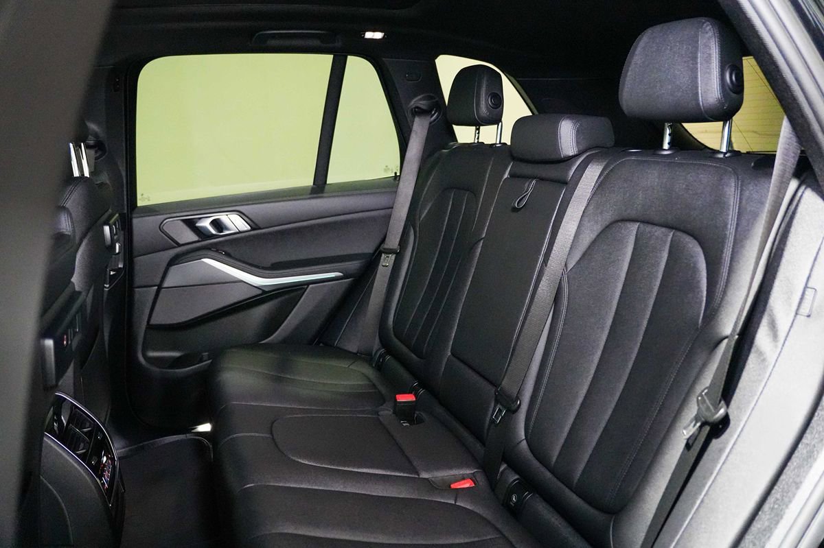 Used 2021 BMW X5 xDrive40i w/ Premium Package image 17