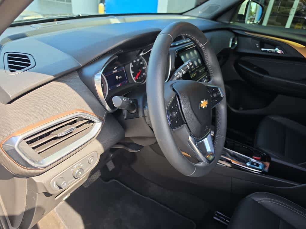 Used 2021 Chevrolet TrailBlazer ACTIV w/ Technology Package FWD image 22