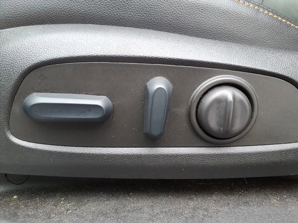 Used 2023 Chevrolet Equinox Premier image 17