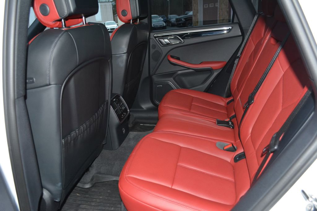 Used 2025 Porsche Macan Turbo image 12