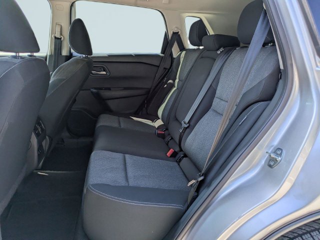 Used 2024 Nissan Rogue SV FWD image 15