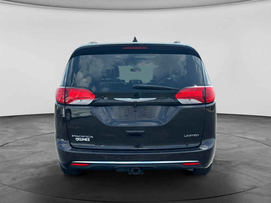Used 2017 Chrysler Pacifica Limited w/ UConnect Theater Package FWD image 8