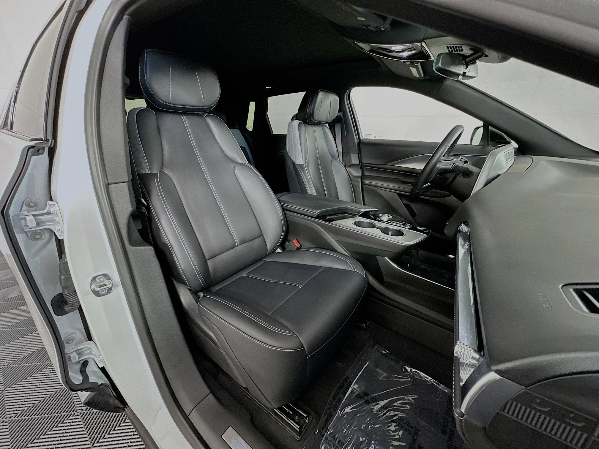 Used 2024 Cadillac Lyriq Tech image 28