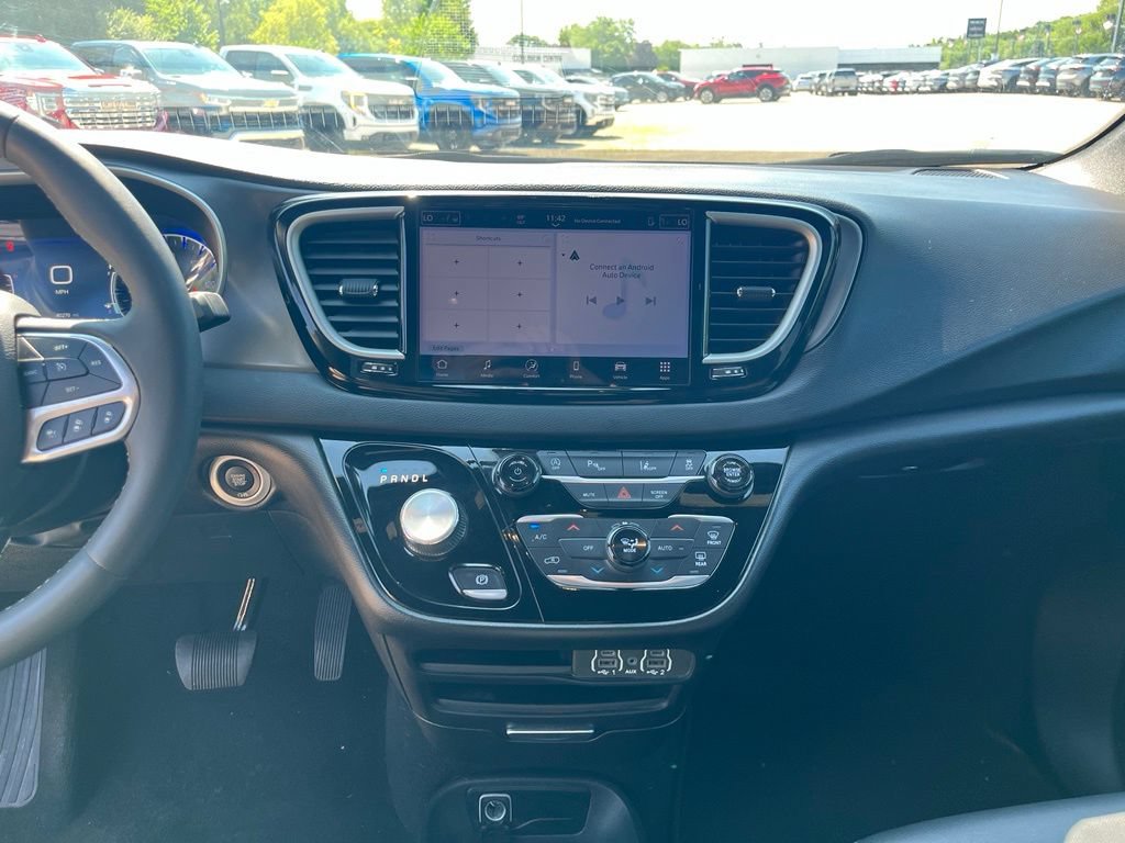 Used 2025 Chrysler Pacifica Select FWD image 28